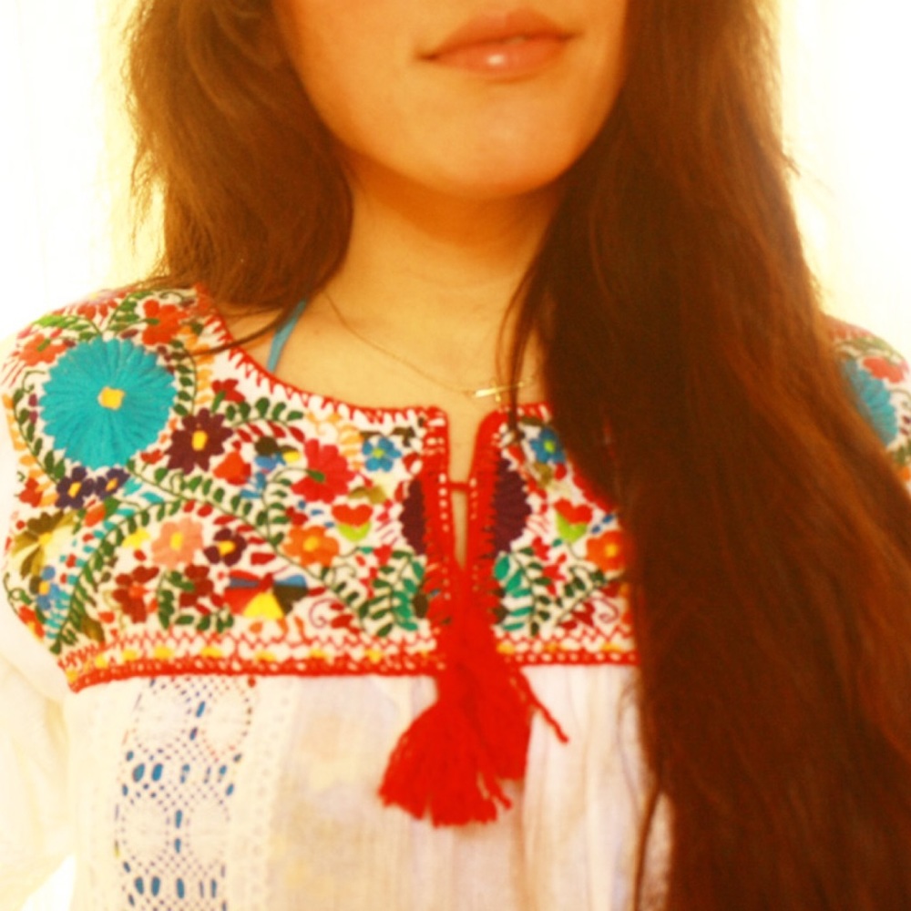 Mexican hippie Blouse romantic Embroidered Lace Crochet Pom Pom - Picture 3 of 4